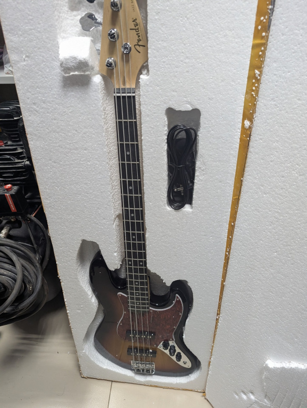 Бас-гитара Fender jazz bass