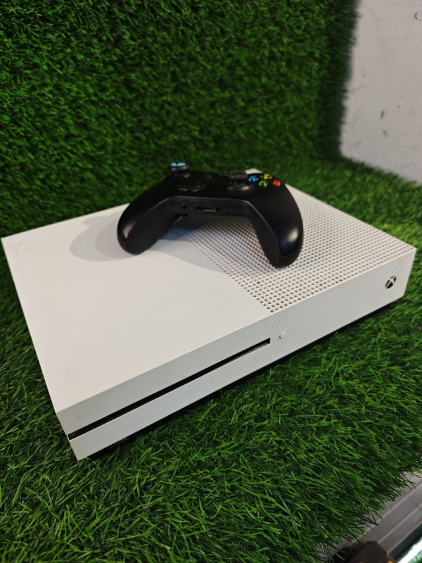 Игровая приставка Xbox one s  512