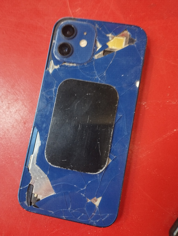 Мобильный телефон Apple iPhone 12