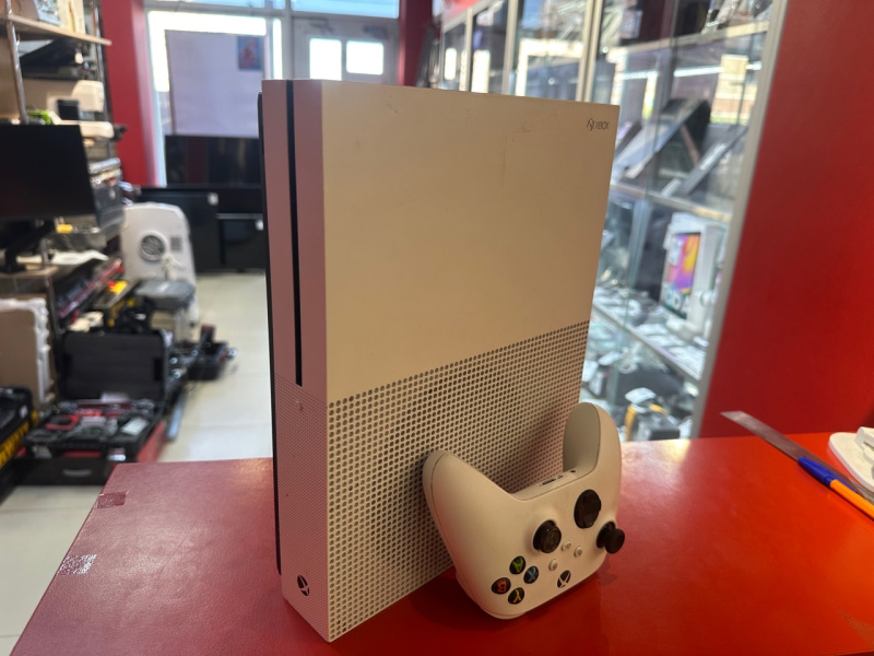 Игровая приставка Xbox one s
